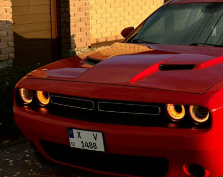 Красный Додж Челенджер, объемом двигателя 3.6 л и пробегом 159 тыс. км за 17200 $, фото 1 на Automoto.ua