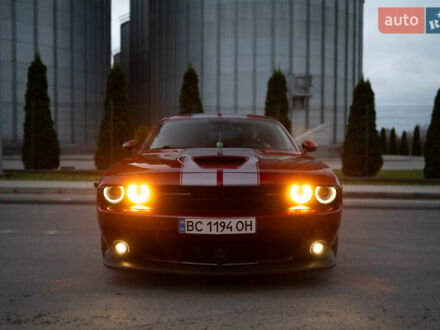 Красный Додж Челенджер, объемом двигателя 6.42 л и пробегом 76 тыс. км за 37000 $, фото 1 на Automoto.ua