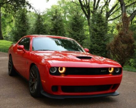 Червоний Додж Challenger, об'ємом двигуна 6.2 л та пробігом 58 тис. км за 13670 $, фото 1 на Automoto.ua