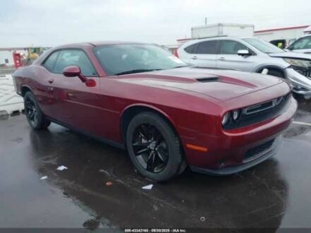 Красный Додж Челенджер, объемом двигателя 3.6 л и пробегом 84 тыс. км за 4500 $, фото 1 на Automoto.ua