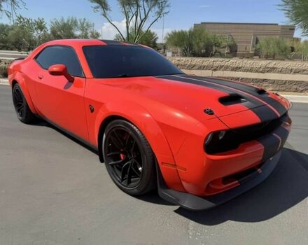 Красный Додж Челенджер, объемом двигателя 6.2 л и пробегом 44 тыс. км за 16800 $, фото 1 на Automoto.ua