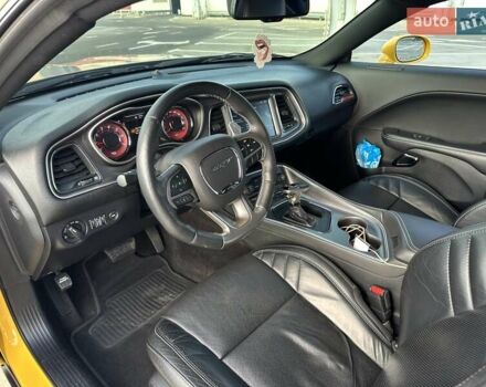 Желтый Додж Челенджер, объемом двигателя 6.17 л и пробегом 33 тыс. км за 45000 $, фото 30 на Automoto.ua