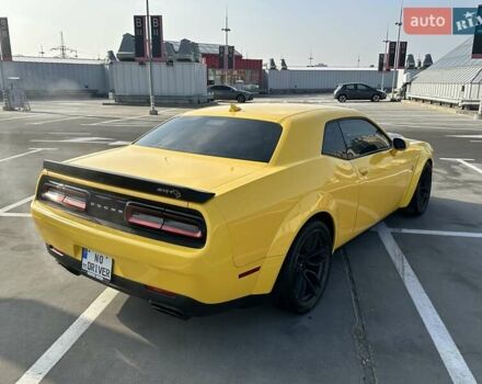 Желтый Додж Челенджер, объемом двигателя 6.17 л и пробегом 33 тыс. км за 45000 $, фото 19 на Automoto.ua