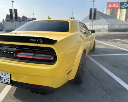 Желтый Додж Челенджер, объемом двигателя 6.17 л и пробегом 33 тыс. км за 45000 $, фото 25 на Automoto.ua