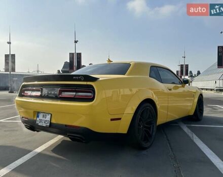 Желтый Додж Челенджер, объемом двигателя 6.17 л и пробегом 33 тыс. км за 45000 $, фото 20 на Automoto.ua