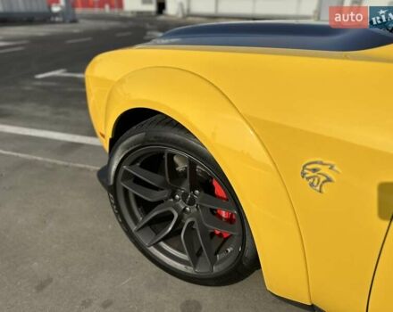 Желтый Додж Челенджер, объемом двигателя 6.17 л и пробегом 33 тыс. км за 45000 $, фото 24 на Automoto.ua