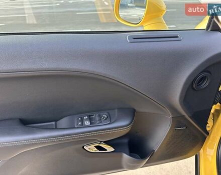 Желтый Додж Челенджер, объемом двигателя 6.17 л и пробегом 33 тыс. км за 45000 $, фото 31 на Automoto.ua