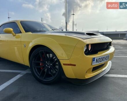 Желтый Додж Челенджер, объемом двигателя 6.17 л и пробегом 33 тыс. км за 45000 $, фото 29 на Automoto.ua