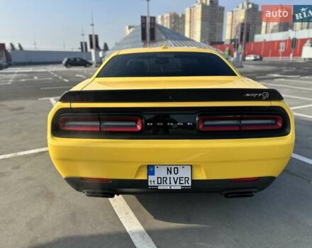 Желтый Додж Челенджер, объемом двигателя 6.17 л и пробегом 33 тыс. км за 45000 $, фото 13 на Automoto.ua