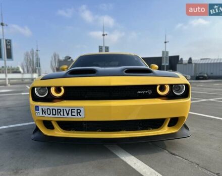 Желтый Додж Челенджер, объемом двигателя 6.17 л и пробегом 33 тыс. км за 45000 $, фото 9 на Automoto.ua