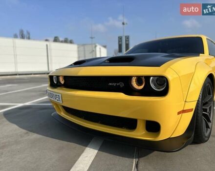 Желтый Додж Челенджер, объемом двигателя 6.17 л и пробегом 33 тыс. км за 45000 $, фото 23 на Automoto.ua