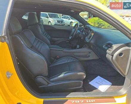 Жовтий Додж Challenger, об'ємом двигуна 6.2 л та пробігом 15 тис. км за 22000 $, фото 11 на Automoto.ua