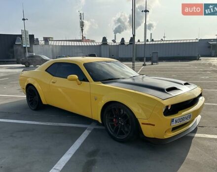 Желтый Додж Челенджер, объемом двигателя 6.17 л и пробегом 33 тыс. км за 45000 $, фото 11 на Automoto.ua