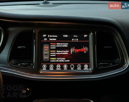 Желтый Додж Челенджер, объемом двигателя 7 л и пробегом 29 тыс. км за 65000 $, фото 30 на Automoto.ua