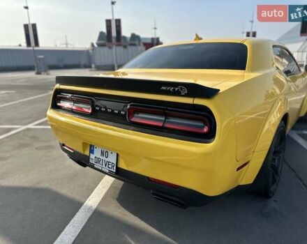 Желтый Додж Челенджер, объемом двигателя 6.17 л и пробегом 33 тыс. км за 45000 $, фото 26 на Automoto.ua