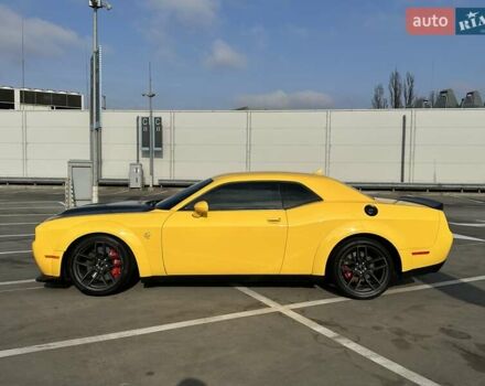 Желтый Додж Челенджер, объемом двигателя 6.17 л и пробегом 33 тыс. км за 45000 $, фото 16 на Automoto.ua