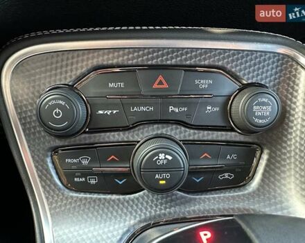 Желтый Додж Челенджер, объемом двигателя 6.17 л и пробегом 33 тыс. км за 45000 $, фото 2 на Automoto.ua