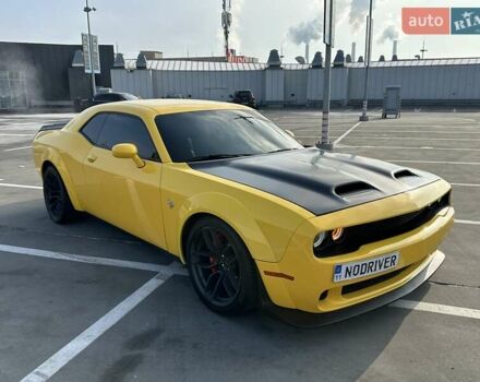 Желтый Додж Челенджер, объемом двигателя 6.17 л и пробегом 33 тыс. км за 45000 $, фото 12 на Automoto.ua