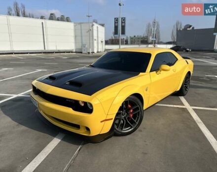 Желтый Додж Челенджер, объемом двигателя 6.17 л и пробегом 33 тыс. км за 45000 $, фото 6 на Automoto.ua