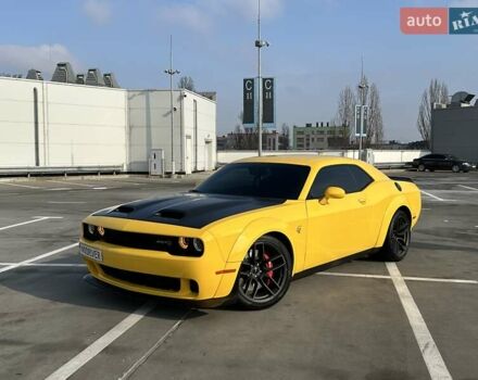 Желтый Додж Челенджер, объемом двигателя 6.17 л и пробегом 33 тыс. км за 45000 $, фото 1 на Automoto.ua