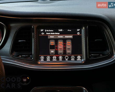 Желтый Додж Челенджер, объемом двигателя 7 л и пробегом 29 тыс. км за 65000 $, фото 28 на Automoto.ua