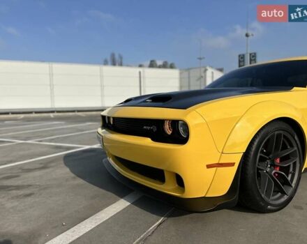 Желтый Додж Челенджер, объемом двигателя 6.17 л и пробегом 33 тыс. км за 45000 $, фото 21 на Automoto.ua