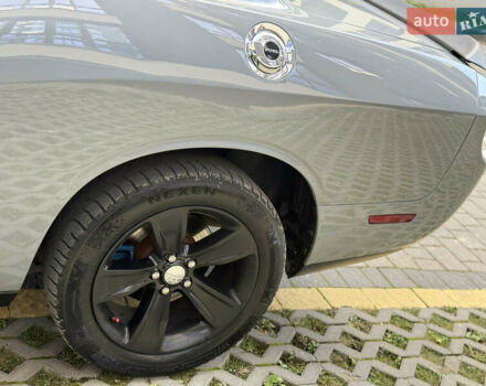 Серый Додж Челенджер, объемом двигателя 3.6 л и пробегом 213 тыс. км за 12999 $, фото 4 на Automoto.ua