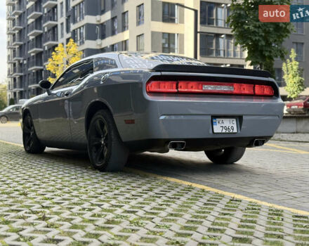 Серый Додж Челенджер, объемом двигателя 3.6 л и пробегом 213 тыс. км за 12999 $, фото 6 на Automoto.ua