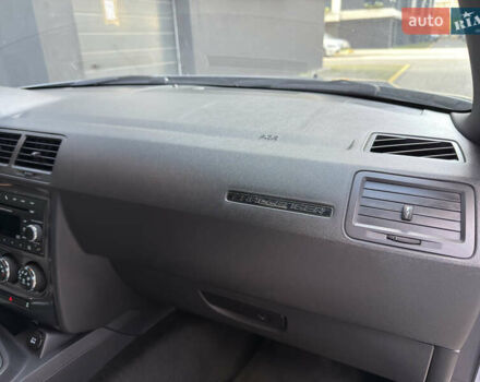 Серый Додж Челенджер, объемом двигателя 3.6 л и пробегом 213 тыс. км за 12999 $, фото 16 на Automoto.ua