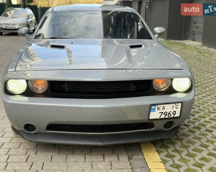 Серый Додж Челенджер, объемом двигателя 3.6 л и пробегом 213 тыс. км за 12999 $, фото 3 на Automoto.ua