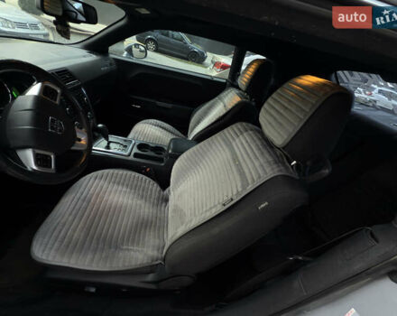 Серый Додж Челенджер, объемом двигателя 3.6 л и пробегом 213 тыс. км за 12999 $, фото 11 на Automoto.ua