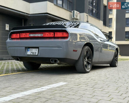 Серый Додж Челенджер, объемом двигателя 3.6 л и пробегом 213 тыс. км за 12999 $, фото 8 на Automoto.ua