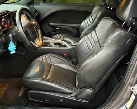 Серый Додж Челенджер, объемом двигателя 6.2 л и пробегом 78 тыс. км за 16800 $, фото 10 на Automoto.ua