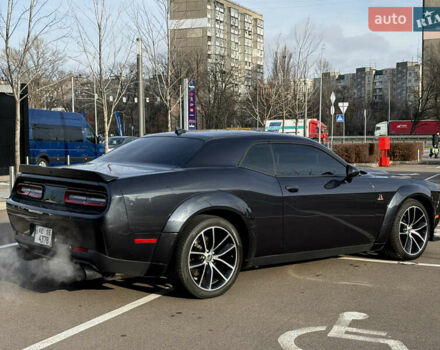 Серый Додж Челенджер, объемом двигателя 6.41 л и пробегом 108 тыс. км за 26500 $, фото 7 на Automoto.ua