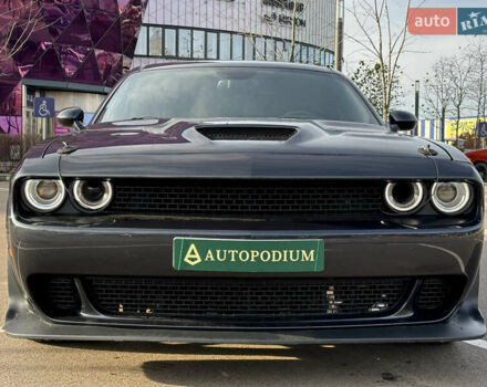 Серый Додж Челенджер, объемом двигателя 6.41 л и пробегом 108 тыс. км за 26500 $, фото 4 на Automoto.ua