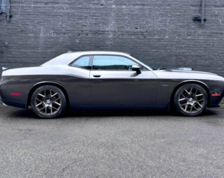 Серый Додж Челенджер, объемом двигателя 5.7 л и пробегом 76 тыс. км за 10200 $, фото 6 на Automoto.ua