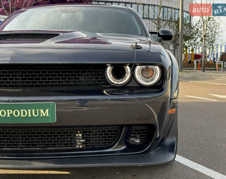 Серый Додж Челенджер, объемом двигателя 6.41 л и пробегом 108 тыс. км за 26500 $, фото 3 на Automoto.ua