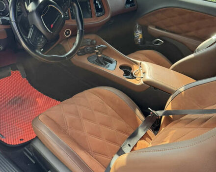 Серый Додж Челенджер, объемом двигателя 3.6 л и пробегом 130 тыс. км за 20500 $, фото 6 на Automoto.ua