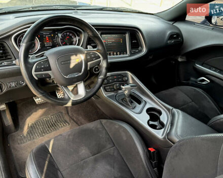 Серый Додж Челенджер, объемом двигателя 6.41 л и пробегом 108 тыс. км за 26500 $, фото 16 на Automoto.ua