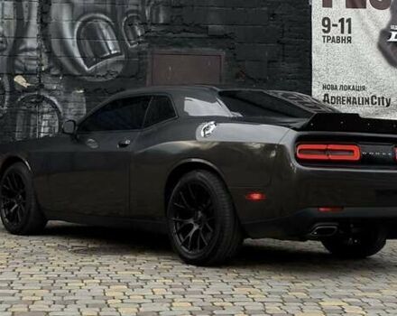 Серый Додж Челенджер, объемом двигателя 3.6 л и пробегом 170 тыс. км за 18300 $, фото 9 на Automoto.ua
