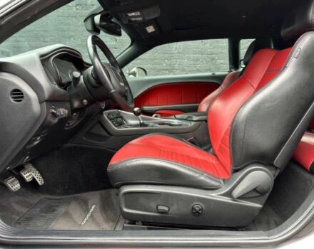 Серый Додж Челенджер, объемом двигателя 5.7 л и пробегом 76 тыс. км за 10200 $, фото 7 на Automoto.ua