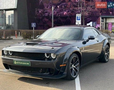 Серый Додж Челенджер, объемом двигателя 6.41 л и пробегом 108 тыс. км за 26500 $, фото 2 на Automoto.ua