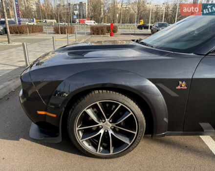 Серый Додж Челенджер, объемом двигателя 6.41 л и пробегом 108 тыс. км за 26500 $, фото 9 на Automoto.ua