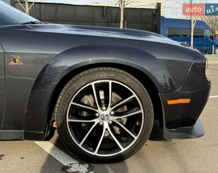 Серый Додж Челенджер, объемом двигателя 6.41 л и пробегом 108 тыс. км за 26500 $, фото 5 на Automoto.ua