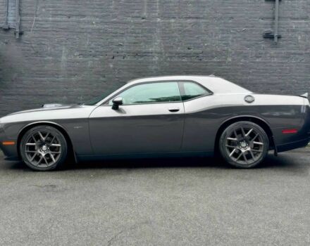 Серый Додж Челенджер, объемом двигателя 5.7 л и пробегом 76 тыс. км за 10200 $, фото 3 на Automoto.ua