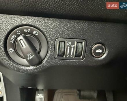 Сірий Додж Challenger, об'ємом двигуна 3.6 л та пробігом 56 тис. км за 24300 $, фото 24 на Automoto.ua