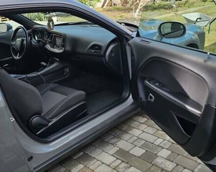 Серый Додж Челенджер, объемом двигателя 3.6 л и пробегом 135 тыс. км за 22000 $, фото 9 на Automoto.ua