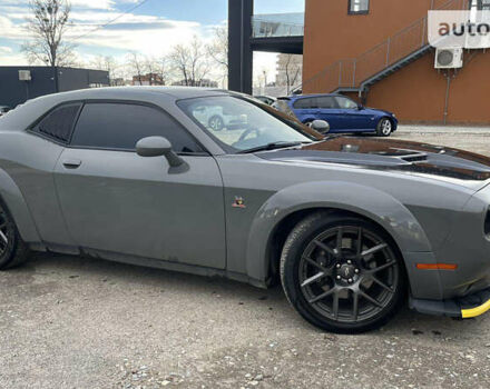 Серый Додж Челенджер, объемом двигателя 6.4 л и пробегом 31 тыс. км за 33500 $, фото 1 на Automoto.ua