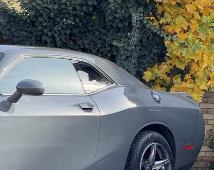 Серый Додж Челенджер, объемом двигателя 3.6 л и пробегом 180 тыс. км за 28500 $, фото 6 на Automoto.ua