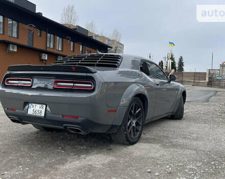 Серый Додж Челенджер, объемом двигателя 6.4 л и пробегом 31 тыс. км за 33500 $, фото 8 на Automoto.ua
